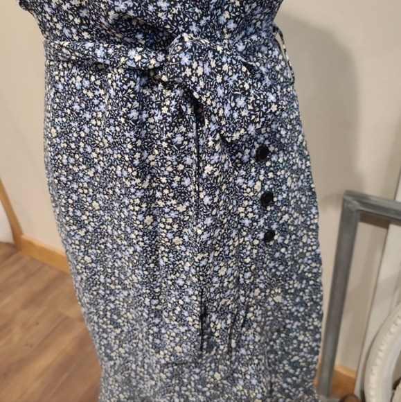 Kate Kasin NWT Women's SZ Med blue ditsy floral dress tie belt v neck ruffle hem - Picture 6 of 12